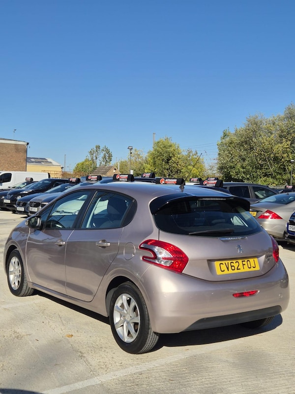 Used Peugeot 208 2012 for sale - 76222969: Photo 5