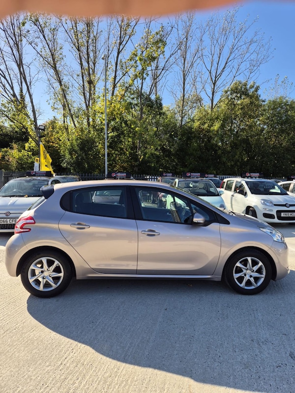 Used Peugeot 208 2012 for sale - 76222969: Photo 8