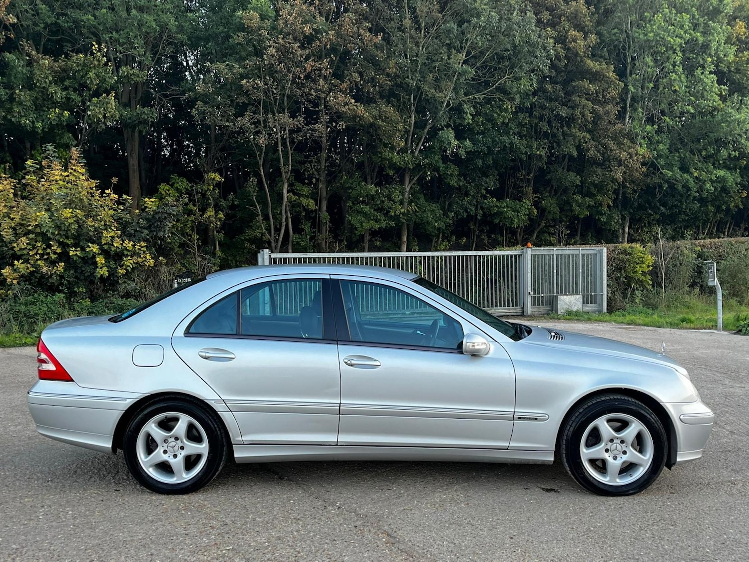 Used Mercedes-Benz C-Class 2002 for sale - 76157318: Photo 8