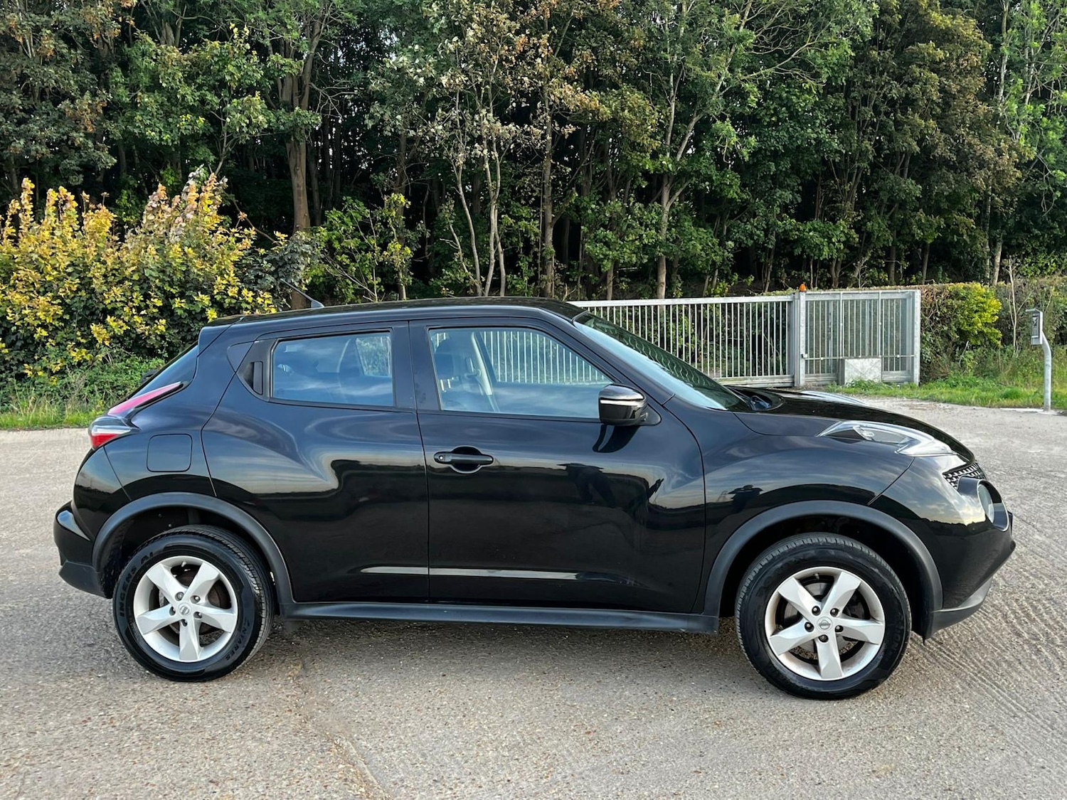 Used Nissan Juke 2014 for sale - 76640732: Photo 2