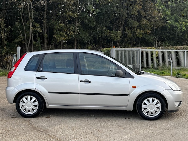 Used Ford Fiesta 2004 for sale - 76213742: Photo 2