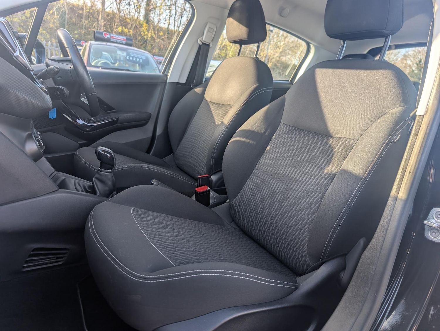 Used Peugeot 208 2018 for sale - 76627532: Photo 19