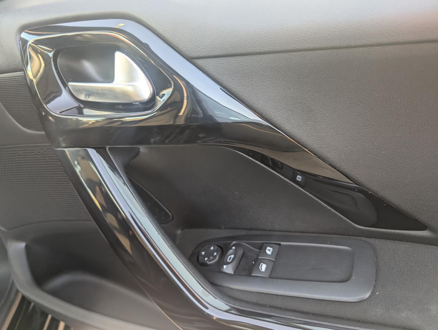 Used Peugeot 208 2018 for sale - 76627532: Photo 25