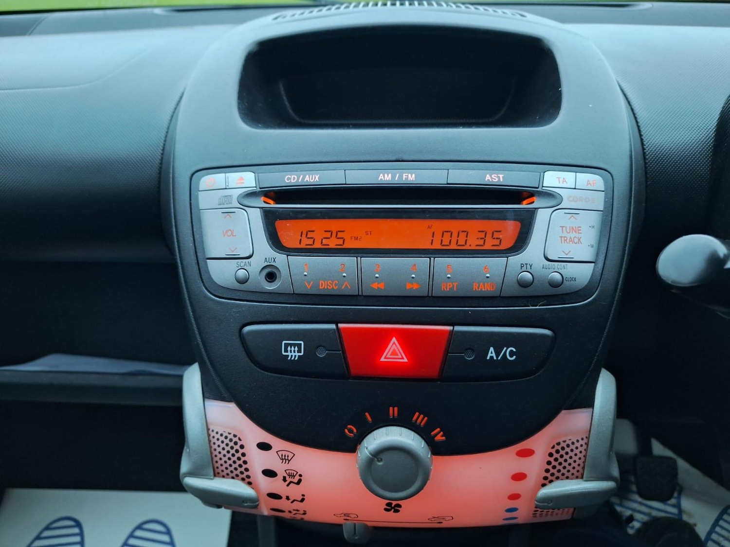 Used Peugeot 107 2014 for sale - 76741844: Photo 16