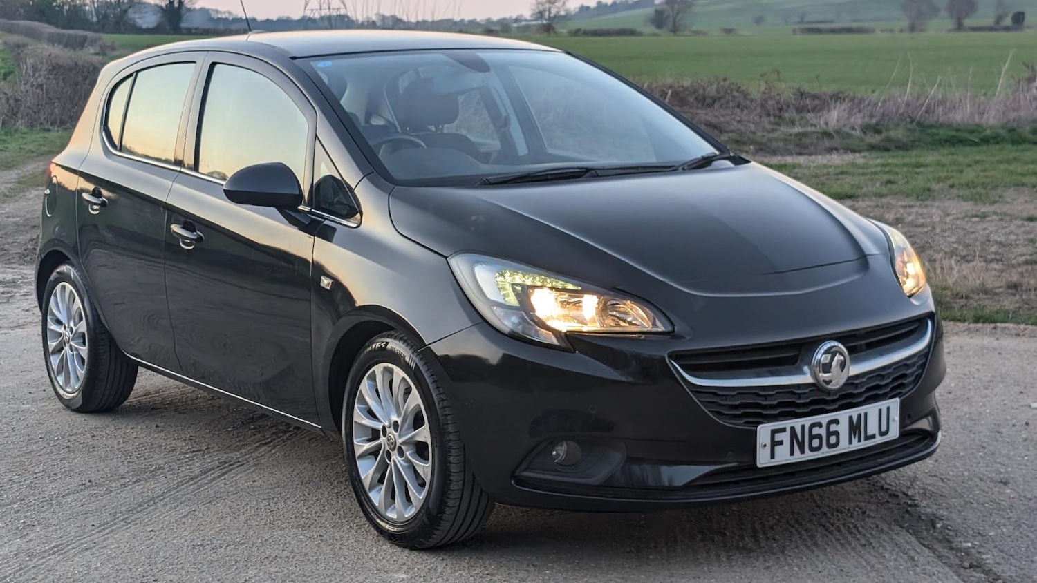 Used Vauxhall Corsa 2016 for sale - 77627137: Photo 2