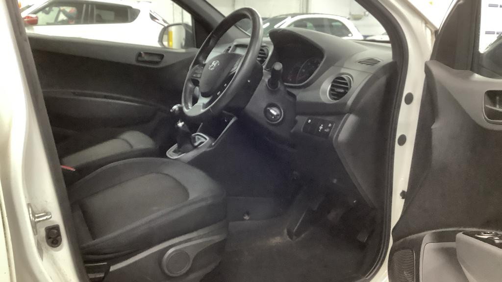 Used Hyundai i10 2018 for sale - 77244516: Photo 9