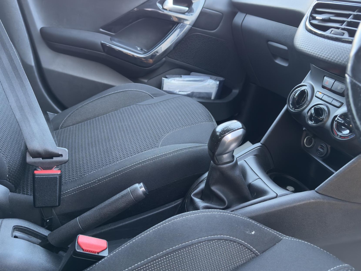 Used Peugeot 208 2017 for sale - 77578387: Photo 19