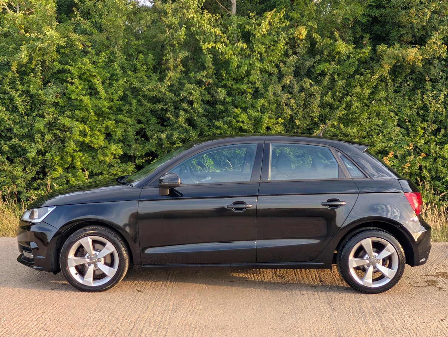 Used Audi A1 2015 for sale - 76574844: Photo 4