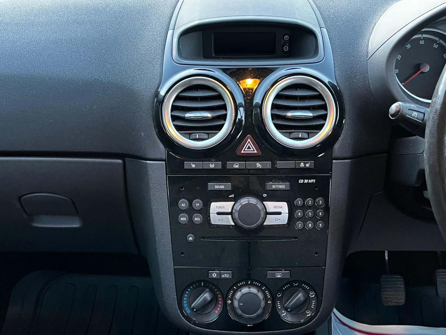 Used Vauxhall Corsa 2015 for sale - 76477023: Photo 15