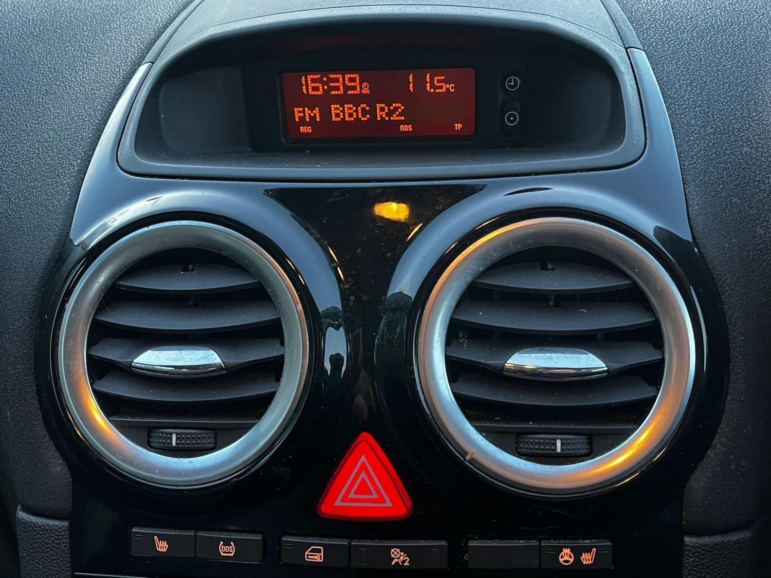 Used Vauxhall Corsa 2015 for sale - 76477023: Photo 17