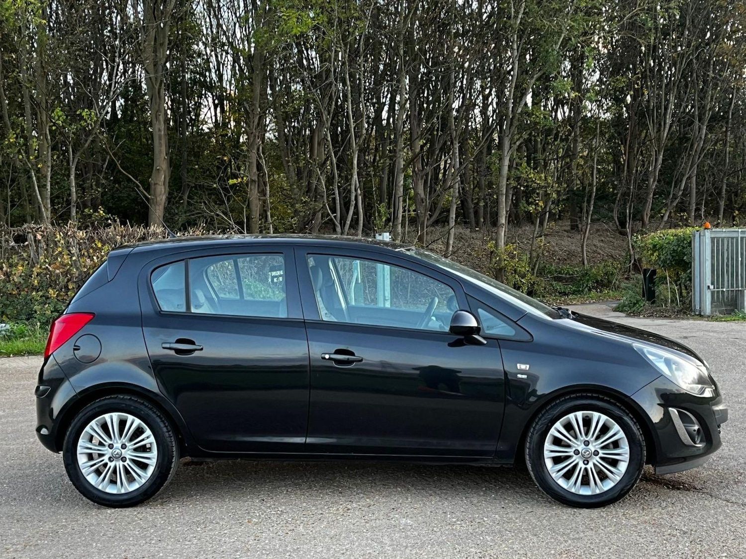 Used Vauxhall Corsa 2015 for sale - 76477023: Photo 8
