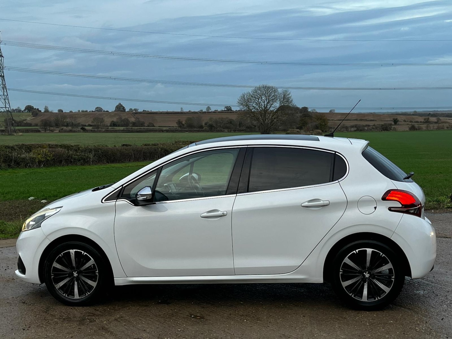 Used Peugeot 208 2016 for sale - 76560668: Photo 4