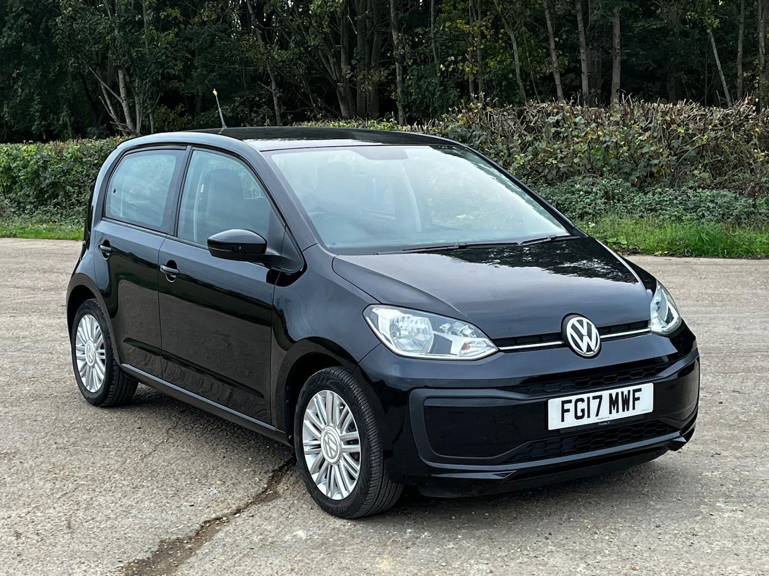 Used Volkswagen up! 2017 for sale - 76304435: Photo 1