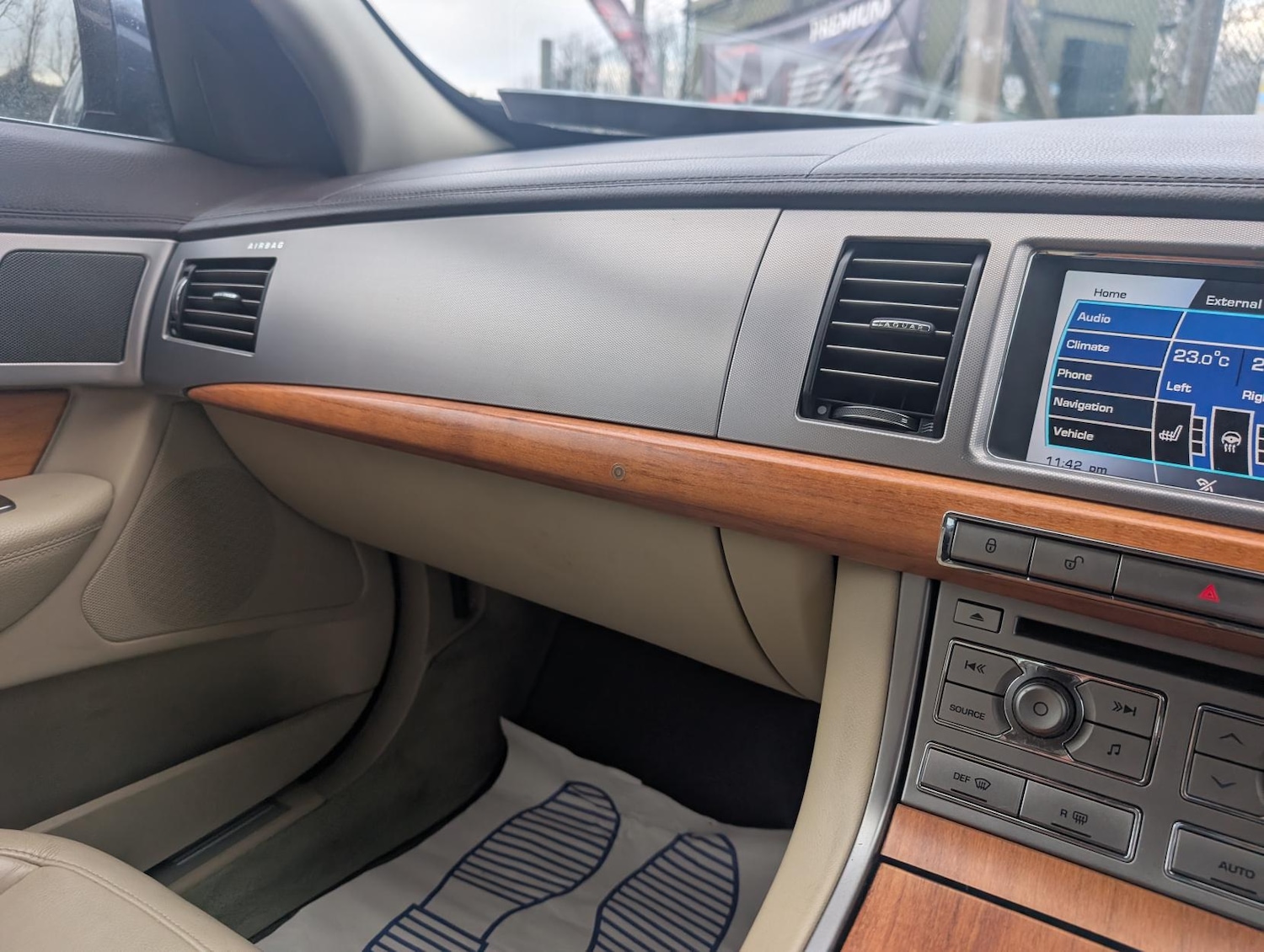 Used Jaguar XF 2010 for sale - 77532311: Photo 26