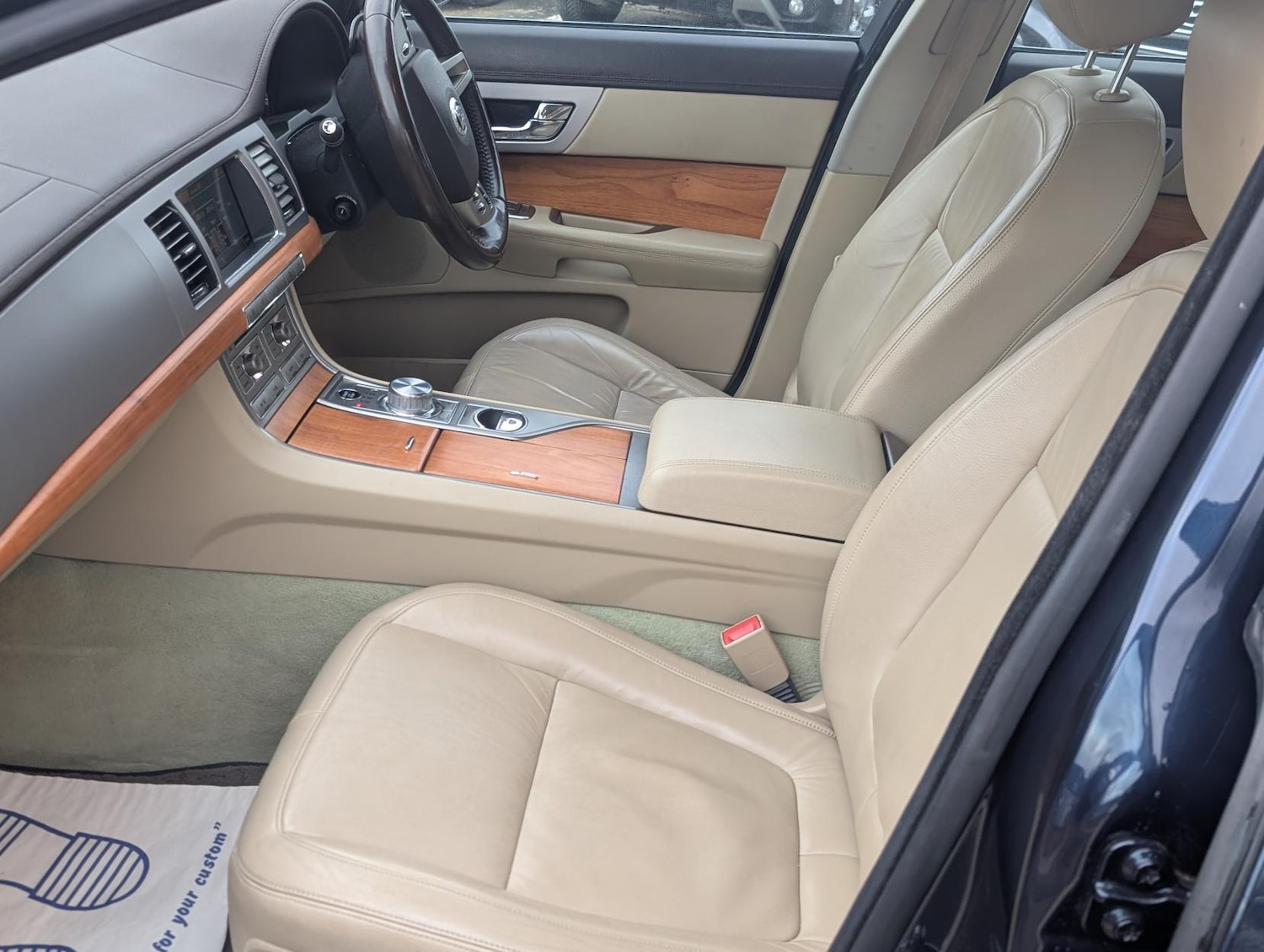 Used Jaguar XF 2010 for sale - 77532311: Photo 32