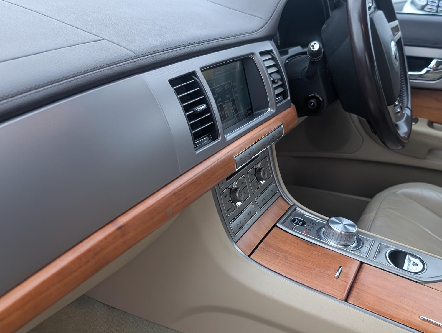 Used Jaguar XF 2010 for sale - 77532311: Photo 36