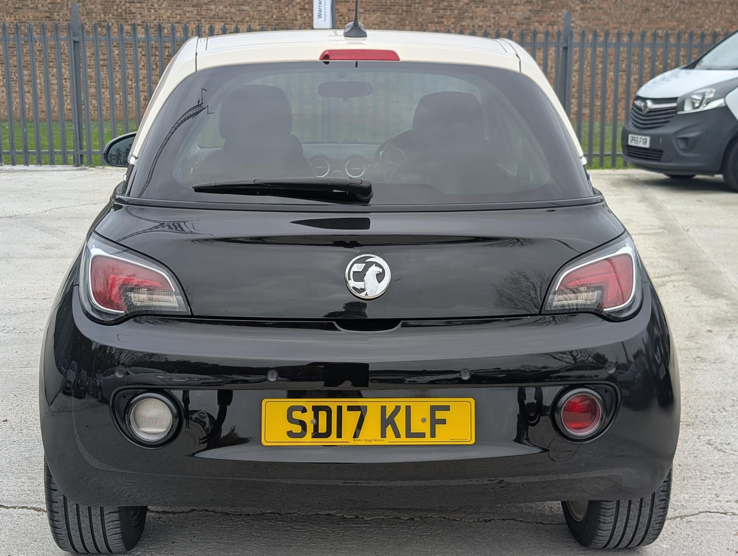 Used Vauxhall ADAM 2017 for sale - 76355900: Photo 6