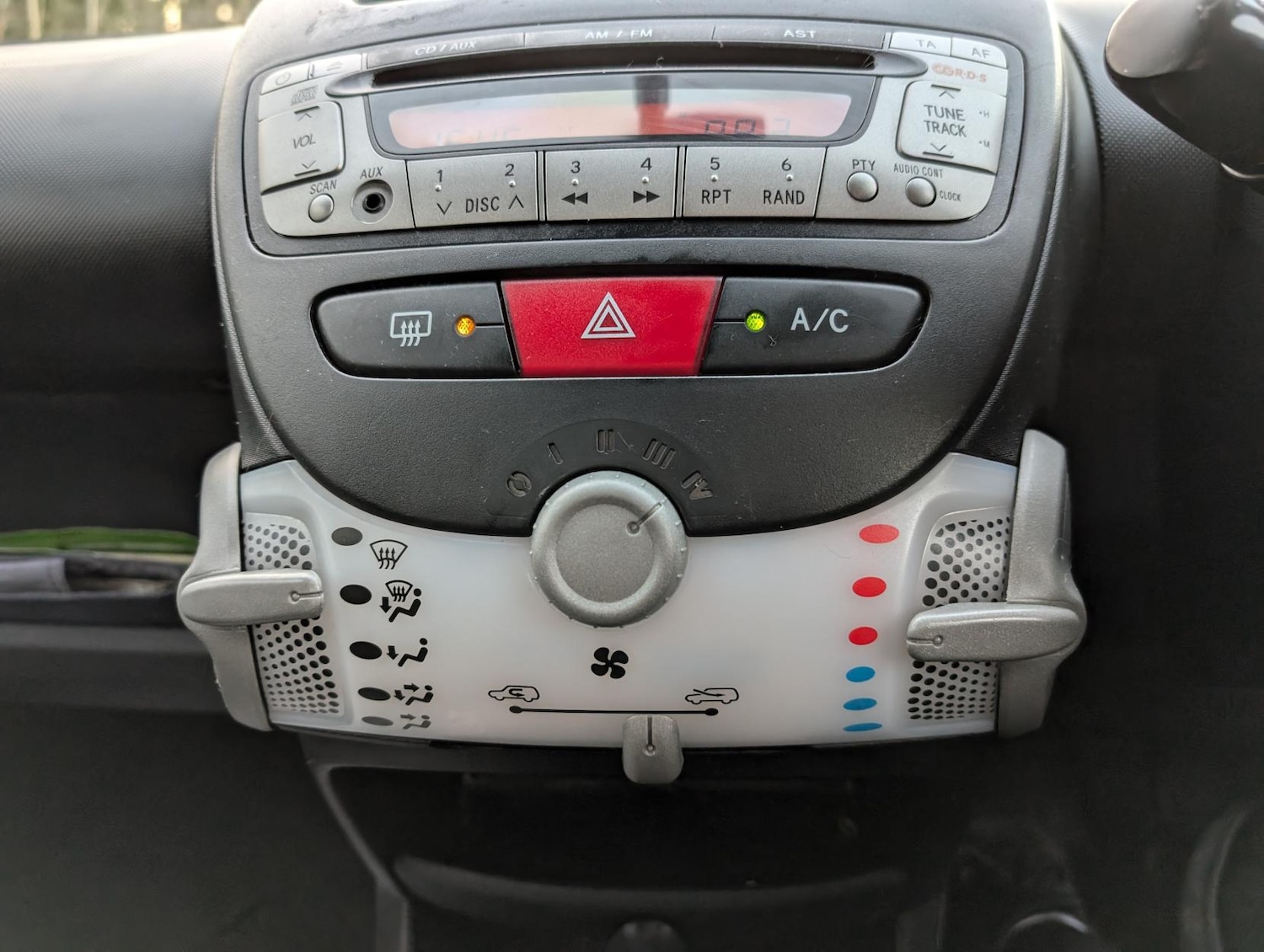 Used Peugeot 107 2014 for sale - 77848286: Photo 14