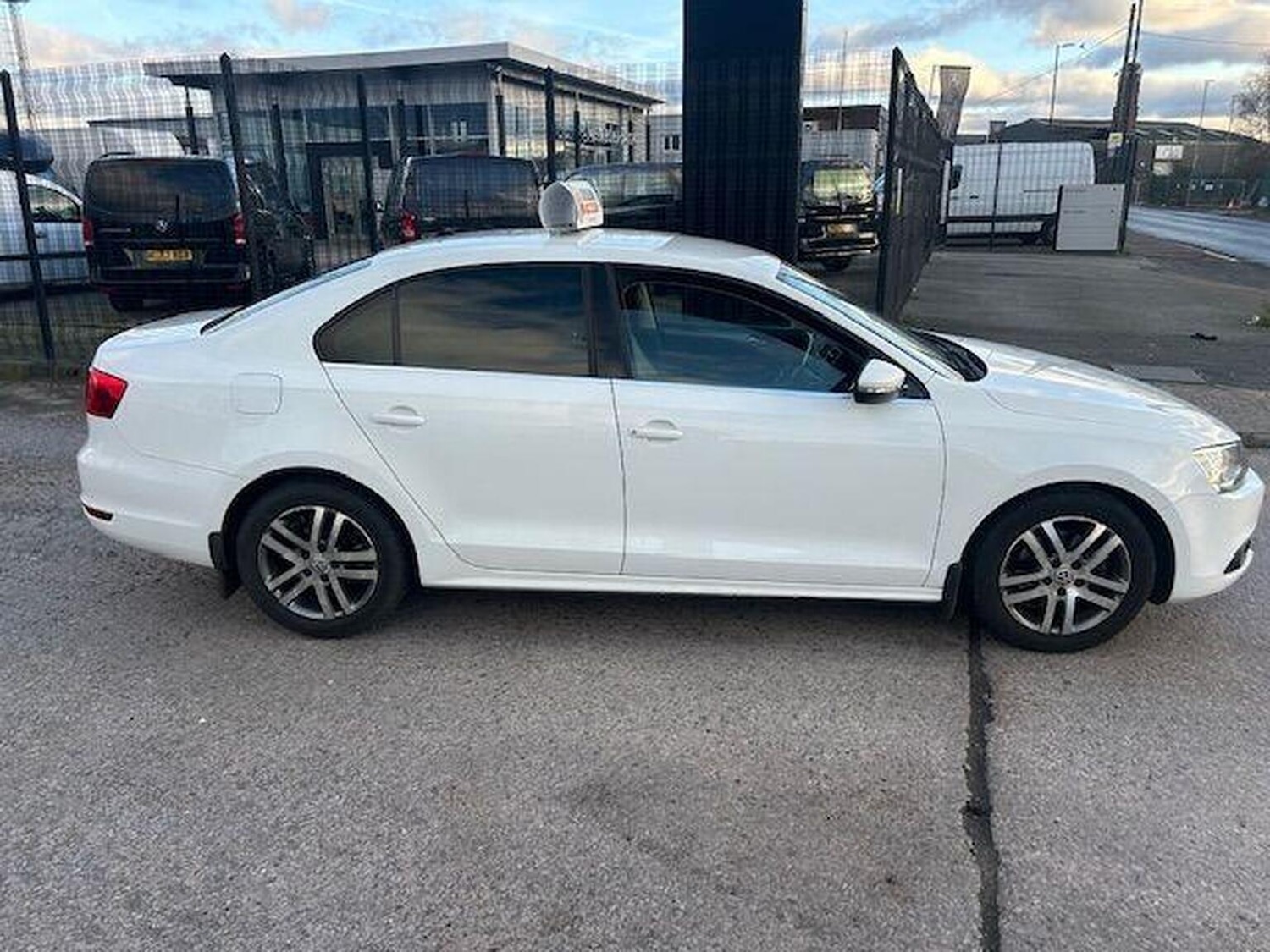 Used Volkswagen Jetta 2013 for sale - 77446860: Photo 3