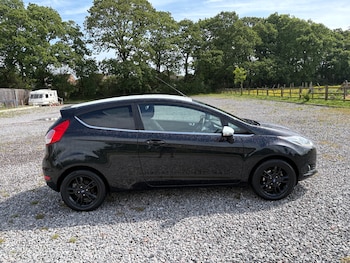 Used Ford Fiesta 2015 for sale - 78620330: Photo