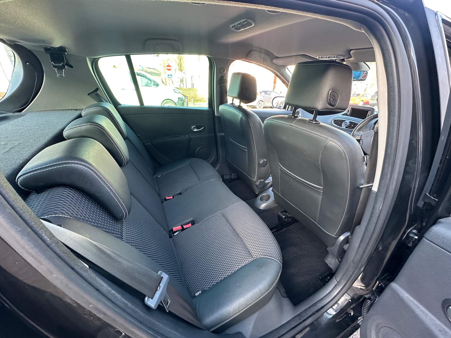 Used Renault Clio 2010 for sale - 77762435: Photo 12