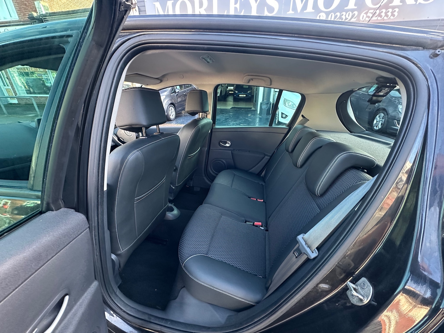 Used Renault Clio 2010 for sale - 77762435: Photo 9