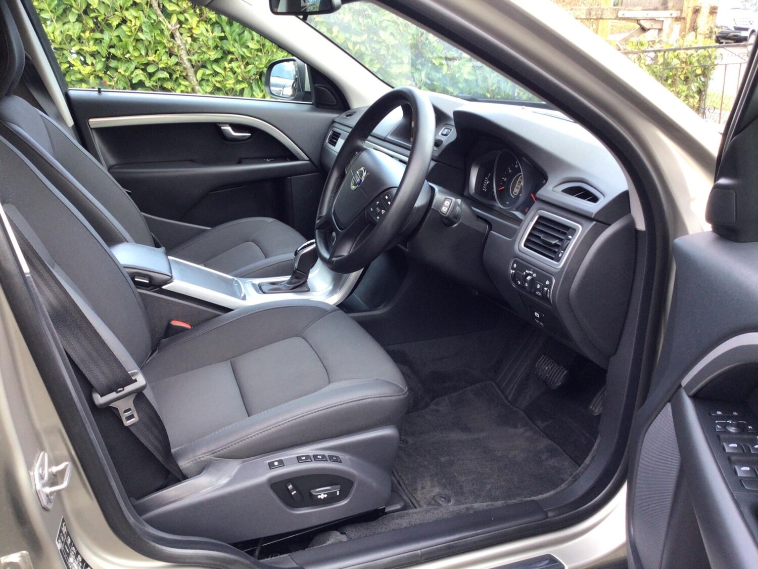 Used Volvo V70 2013 for sale - 77927789: Photo 10