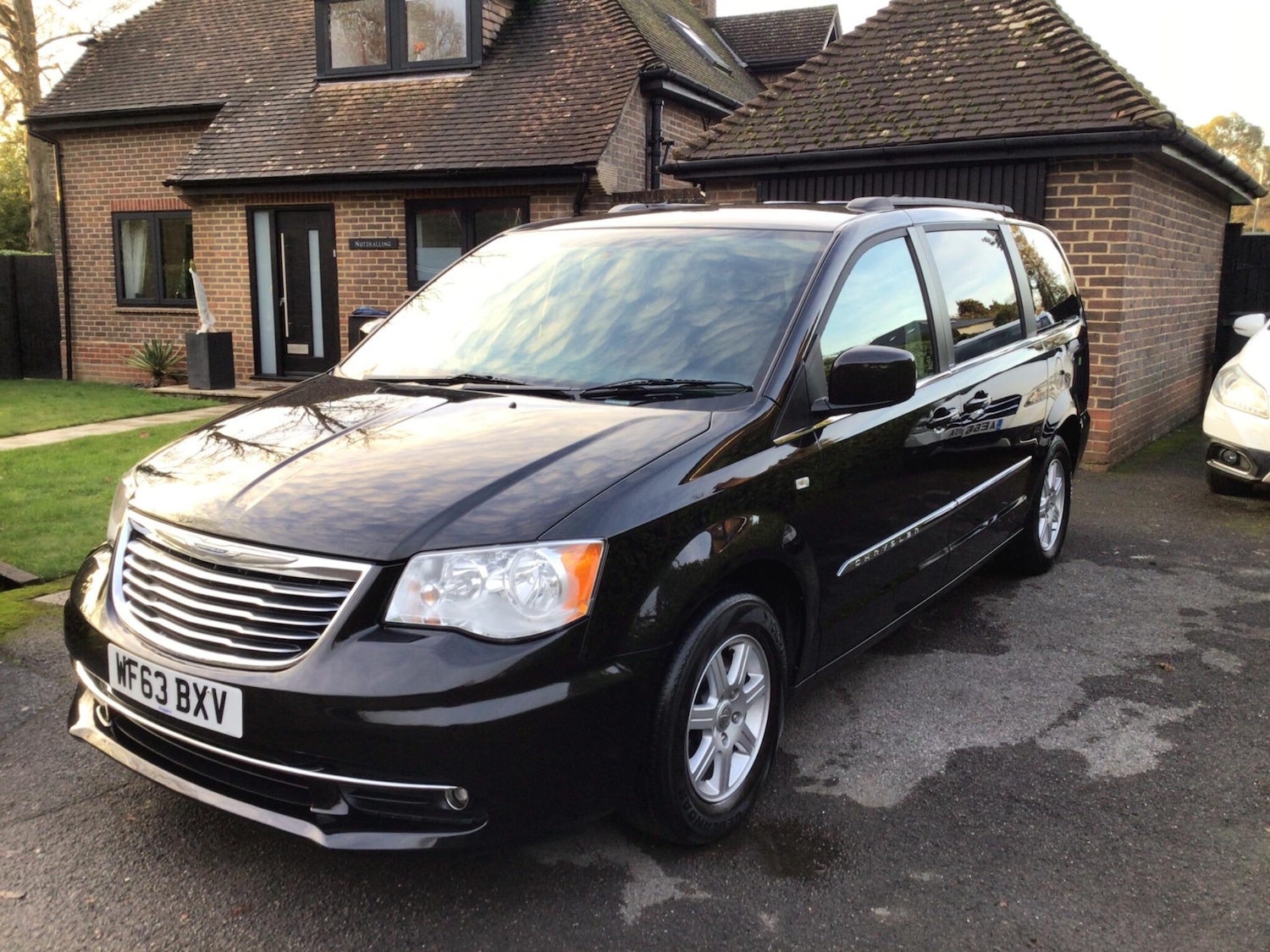 Used Chrysler Grand Voyager 2013 for sale - 77927787: Photo 2