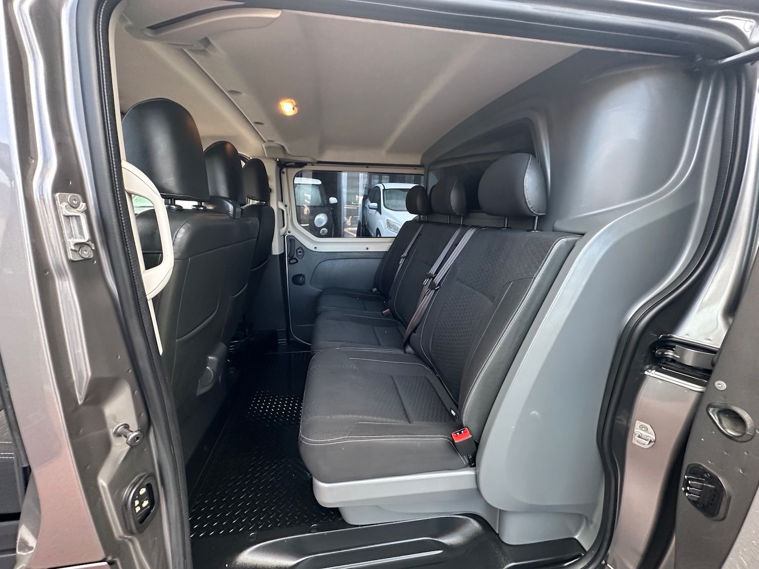 Used Vauxhall Vivaro 2015 for sale - 77931857: Photo 9