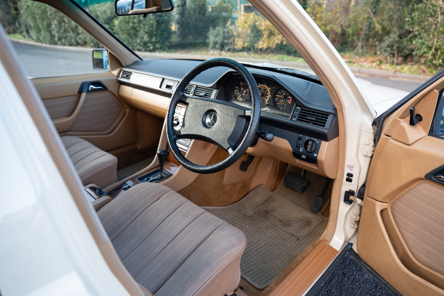 Used Mercedes-Benz 230 1989 for sale - 78002062: Photo 9