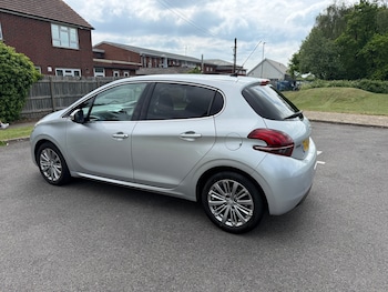 Used Peugeot 208 2015 for sale - 78201617: Photo