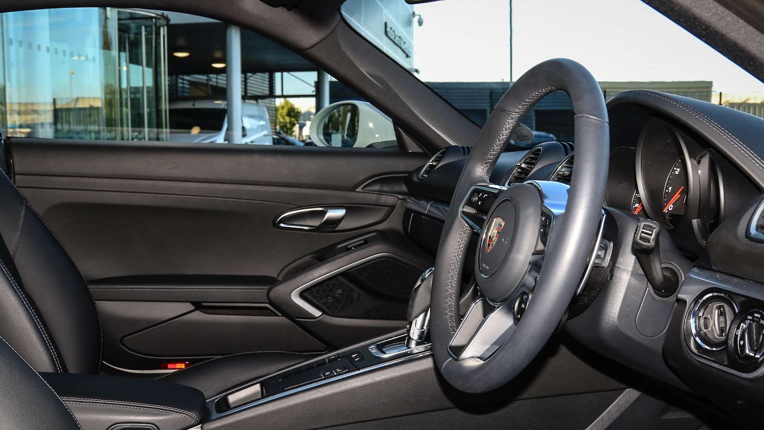 Used Porsche Cayman 2024 for sale - 76421270: Photo 13