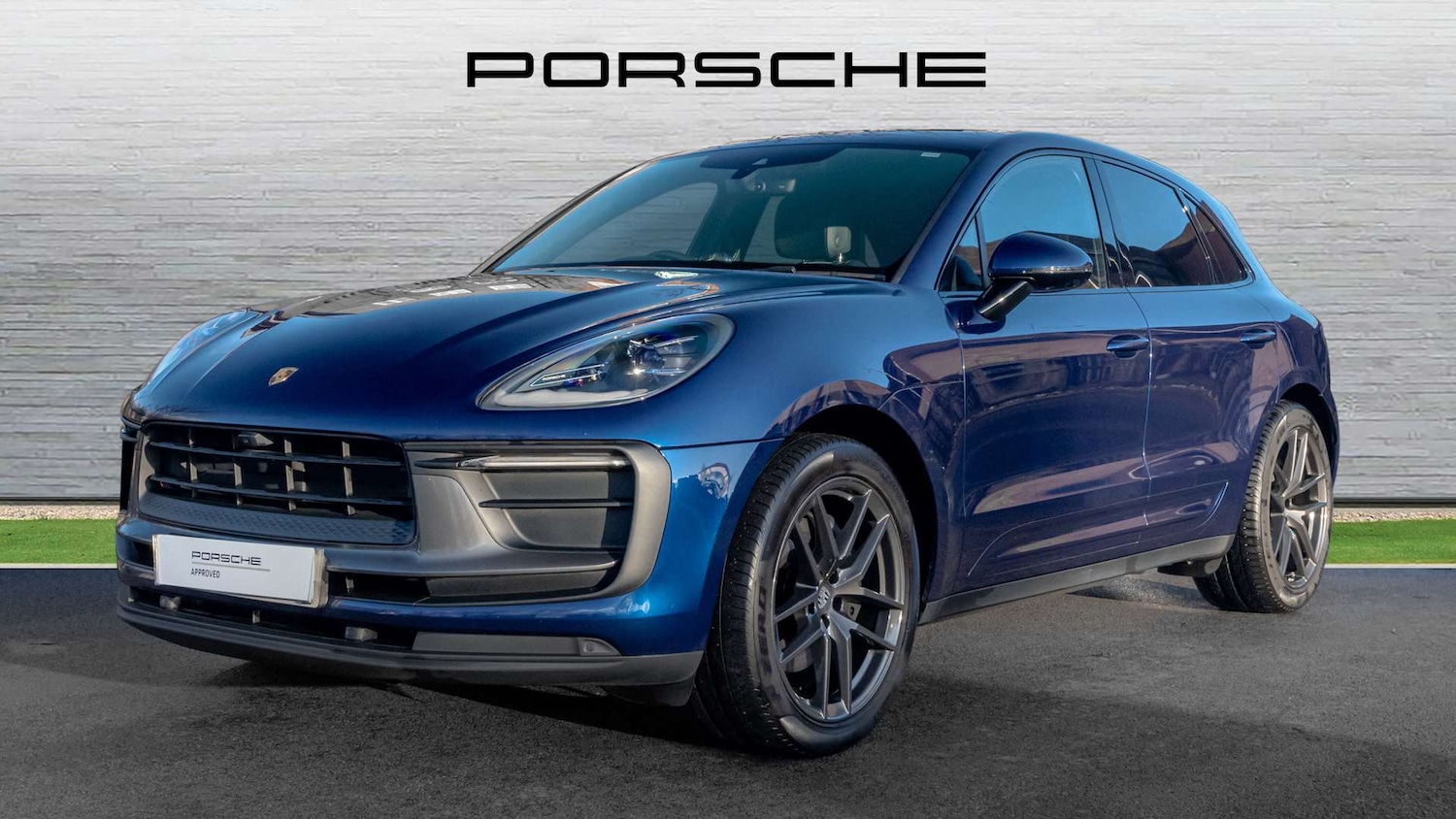 Used Porsche Macan 2023 for sale - 76789431: Photo 2