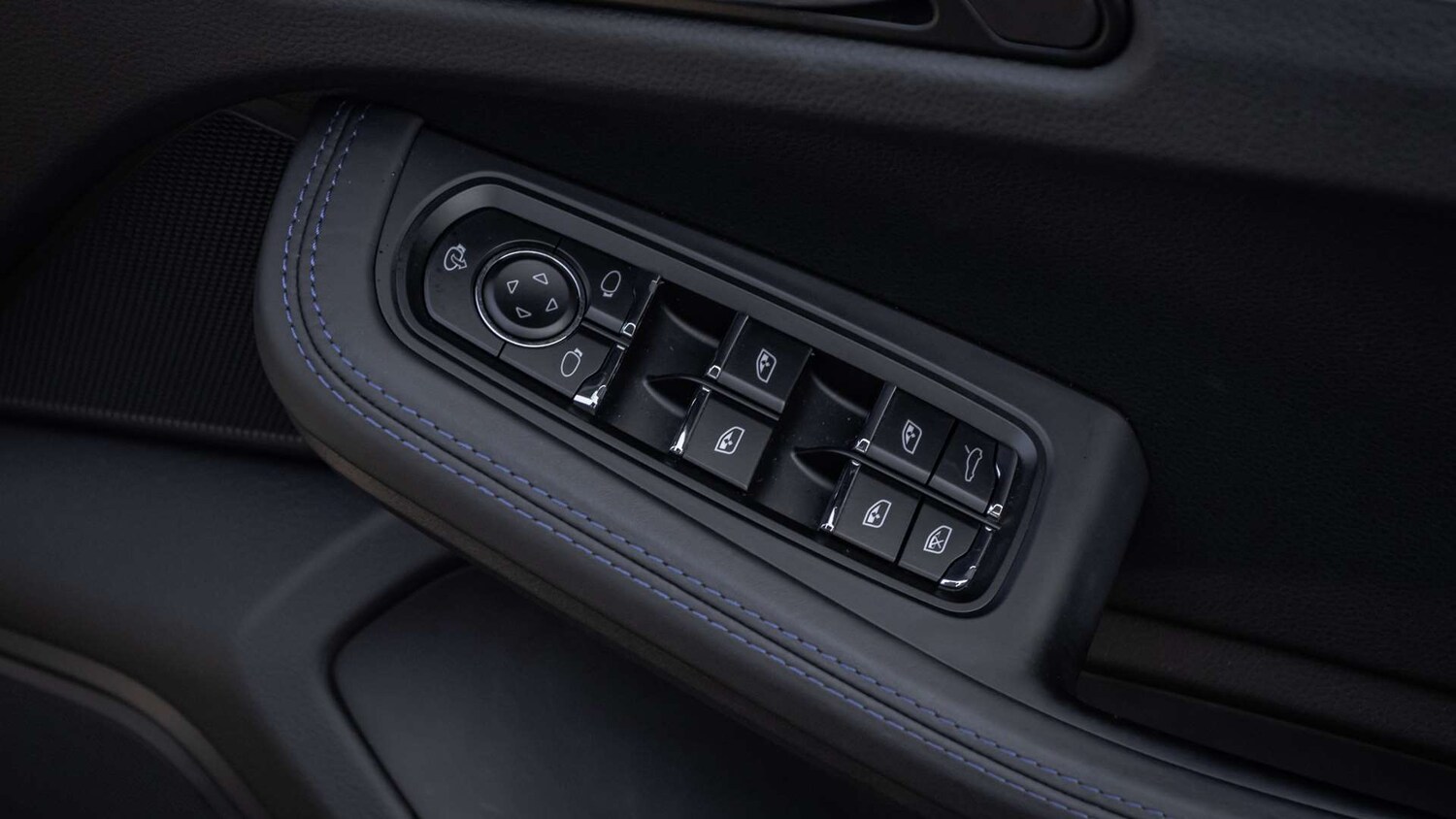 Used Porsche Macan 2023 for sale - 76789431: Photo 27