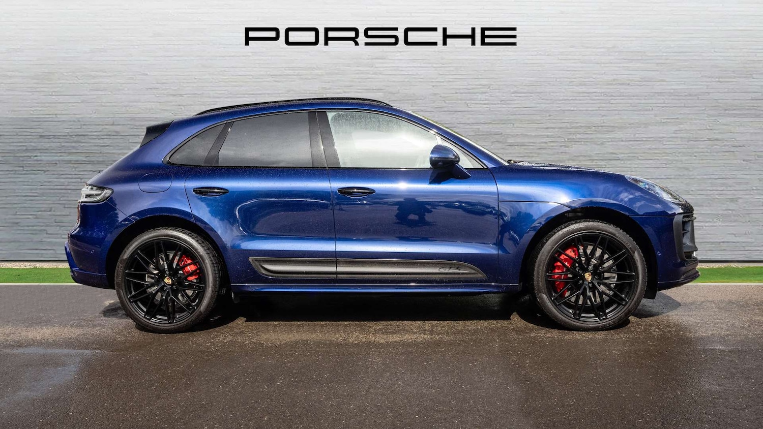 Used Porsche Macan 2022 for sale - 76704962: Photo 2