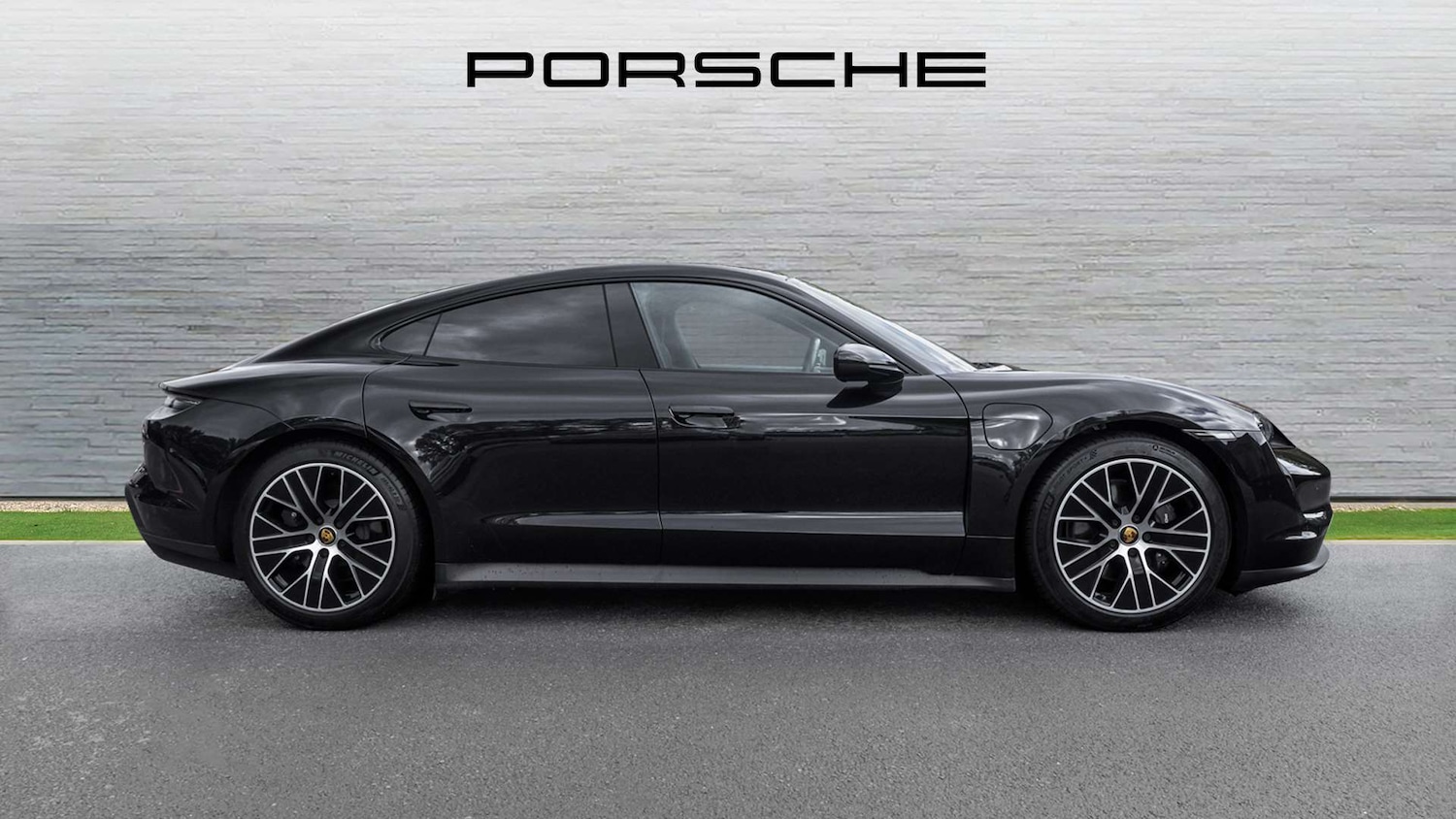 Used Porsche Taycan 2023 for sale - 75981345: Photo 2