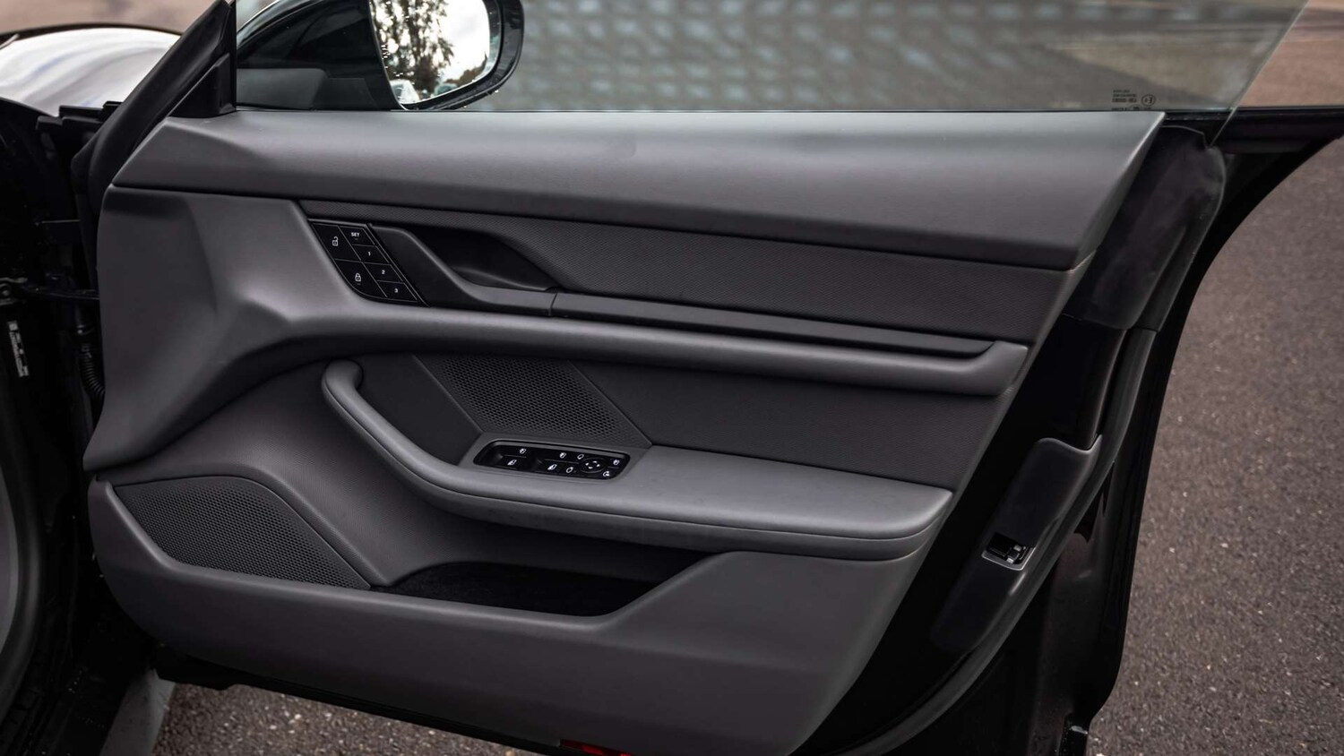 Used Porsche Taycan 2023 for sale - 75981345: Photo 25