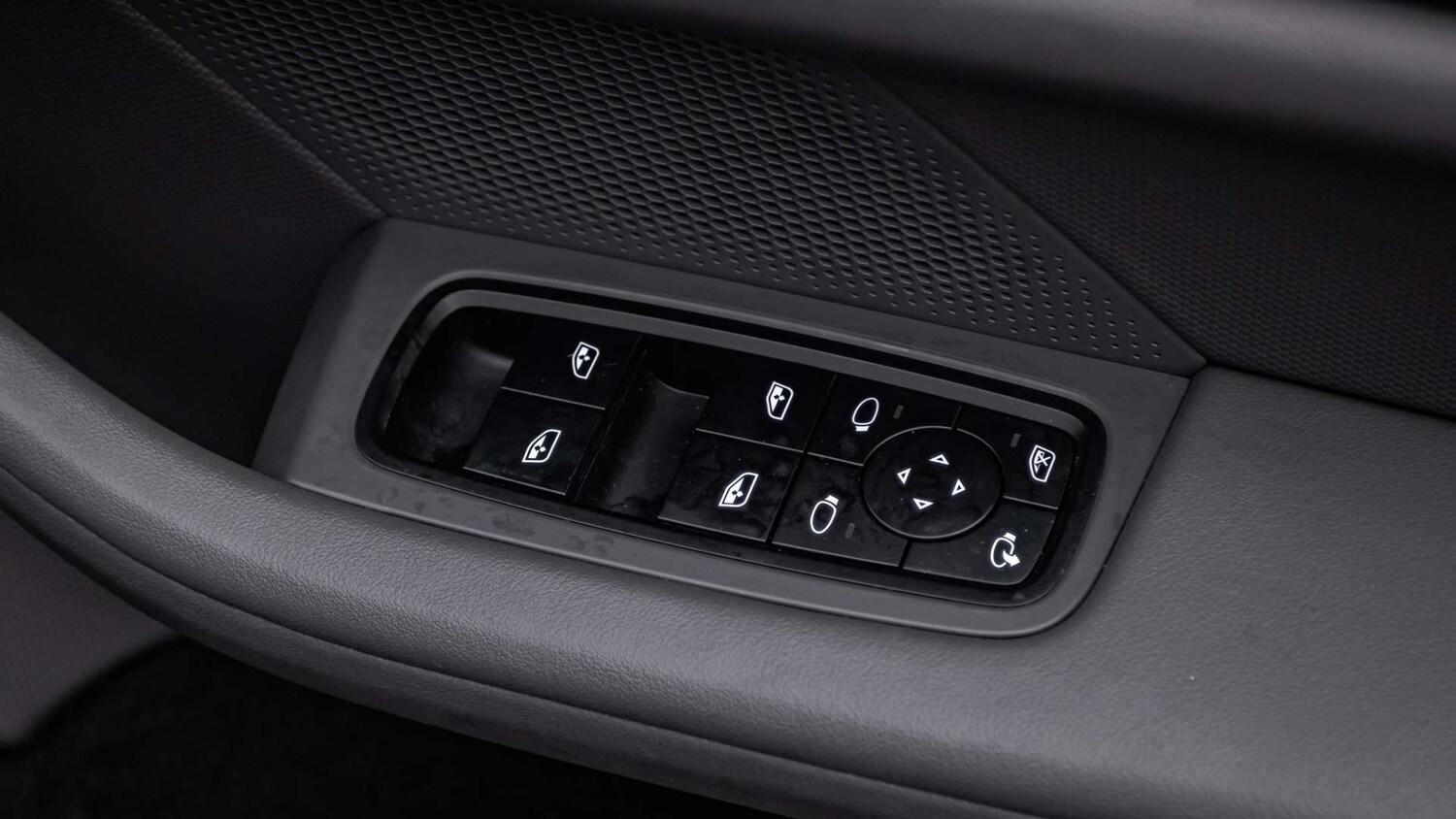 Used Porsche Taycan 2023 for sale - 75981345: Photo 27