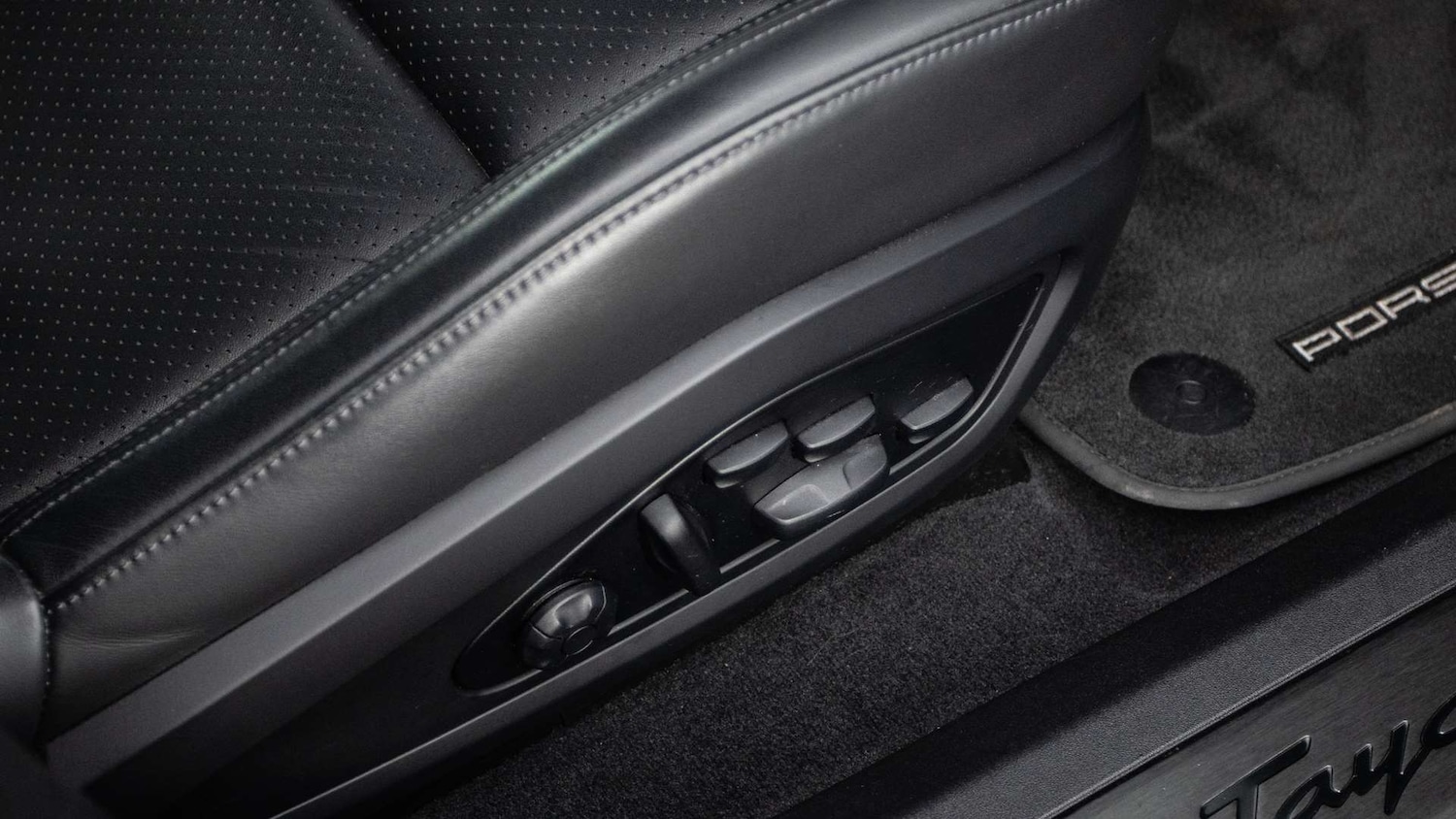 Used Porsche Taycan 2021 for sale - 77308345: Photo 31