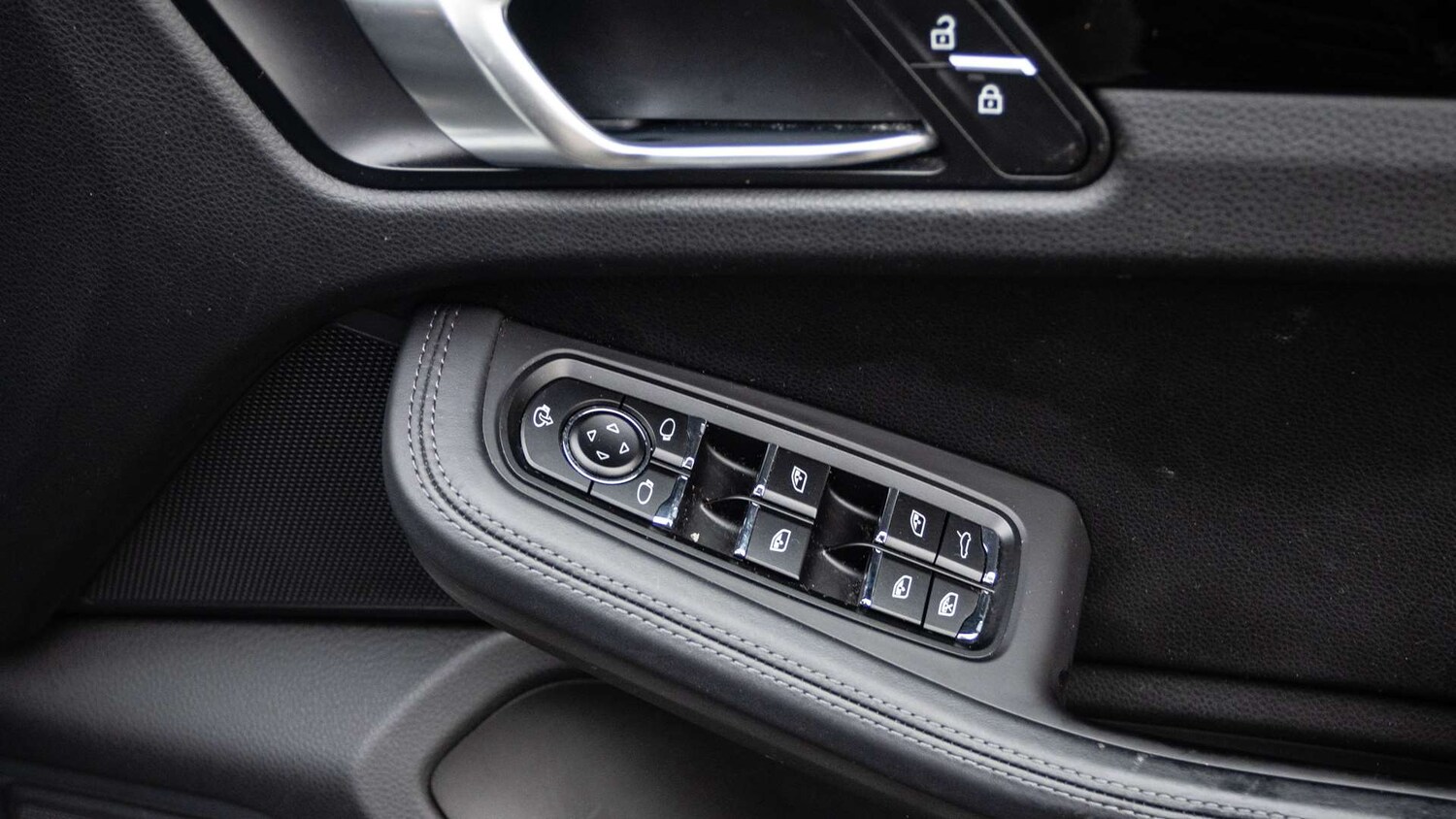 Used Porsche Macan 2020 for sale - 77281791: Photo 24