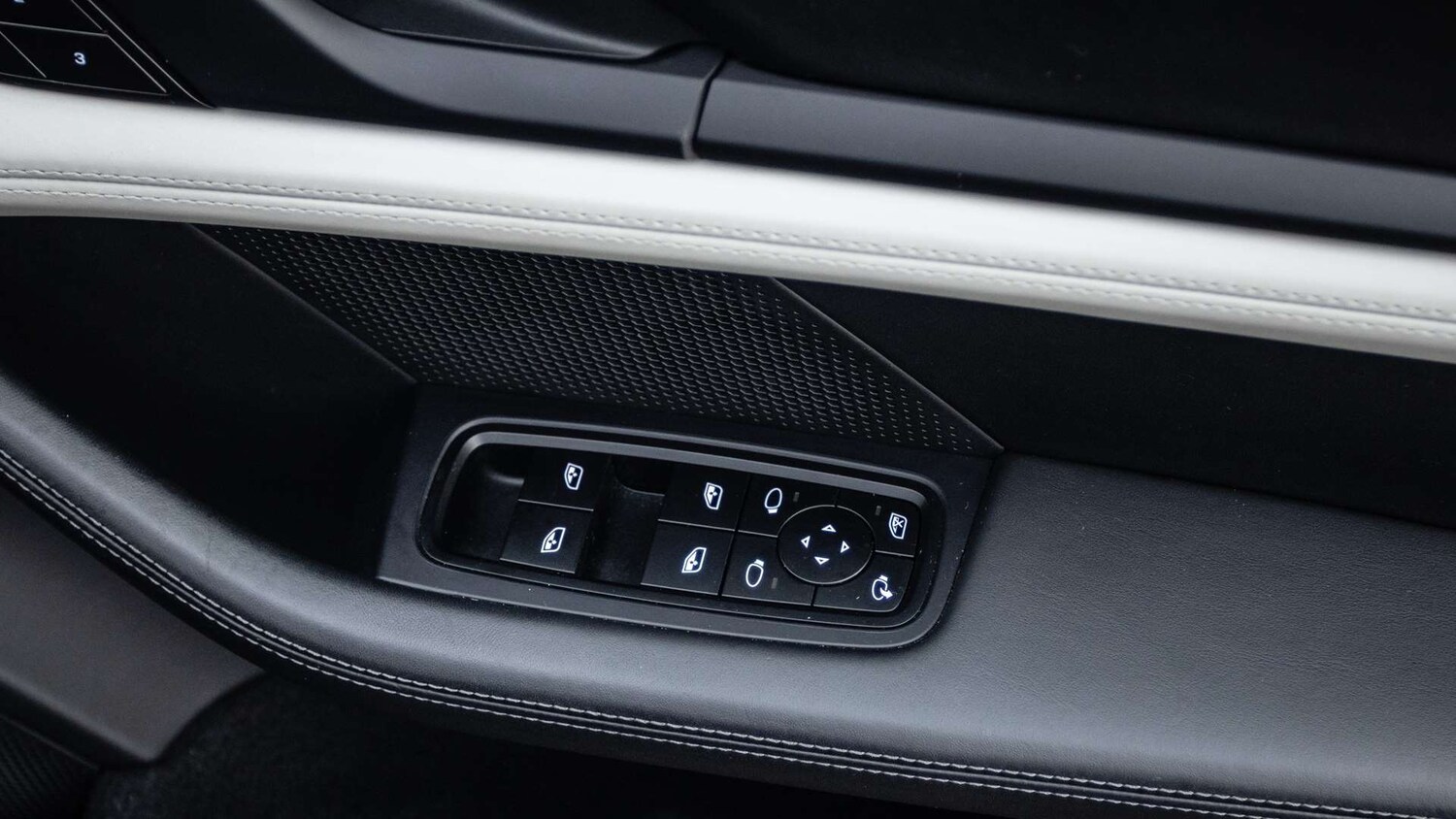 Used Porsche Taycan 2022 for sale - 76774221: Photo 26