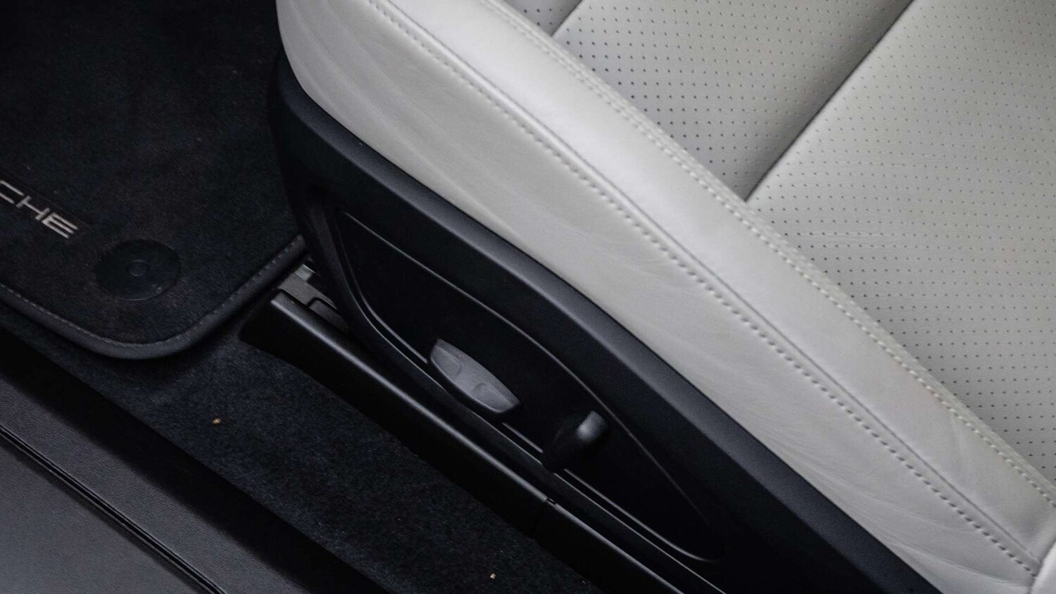 Used Porsche Taycan 2022 for sale - 76774221: Photo 31