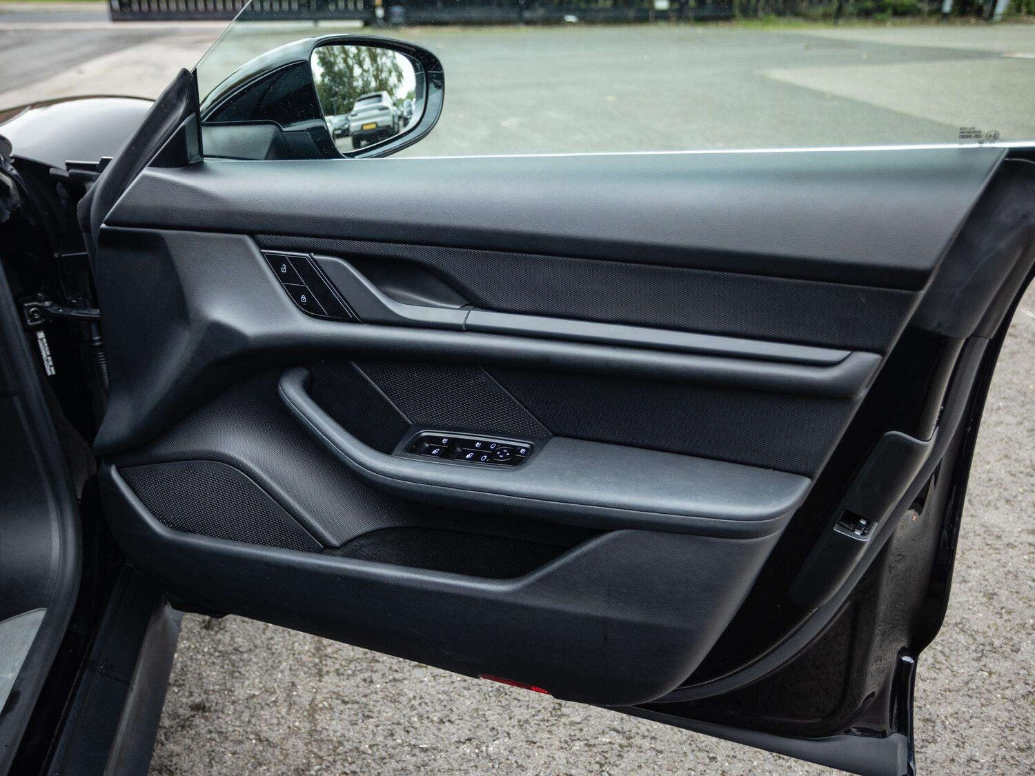 Used Porsche Taycan 2021 for sale - 76218273: Photo 27