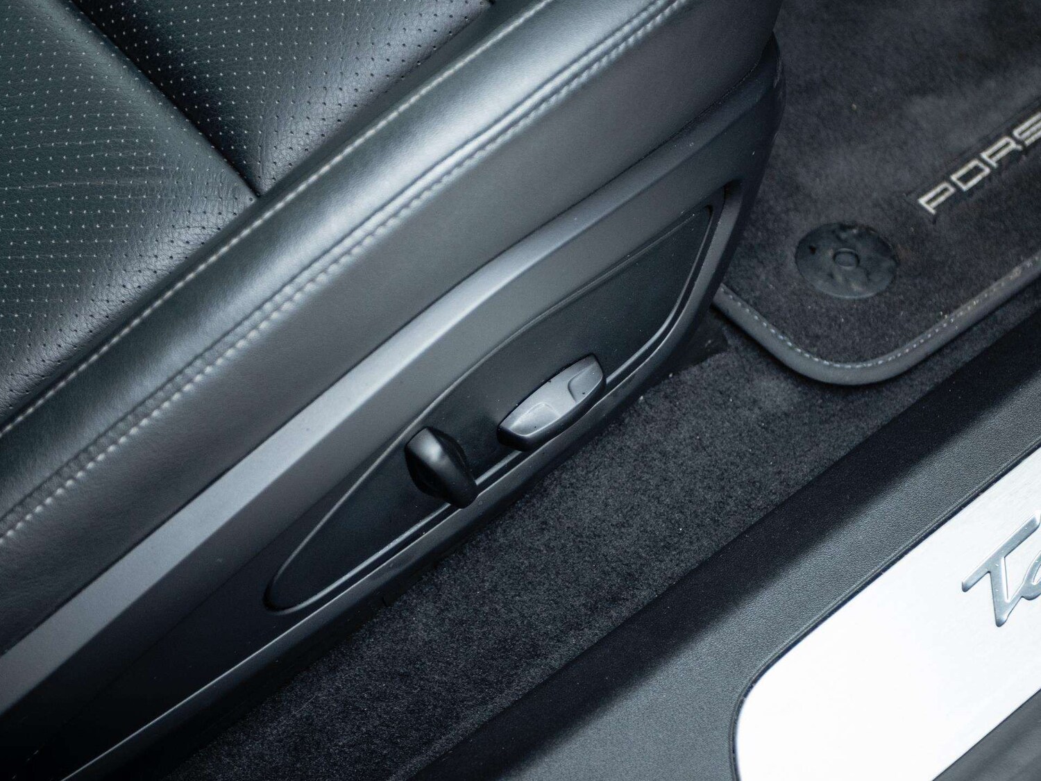 Used Porsche Taycan 2021 for sale - 76218273: Photo 28