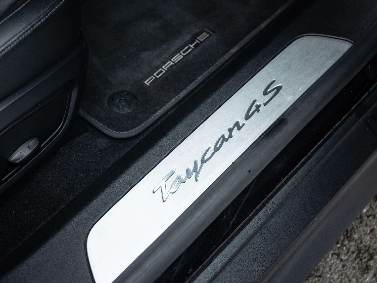 Used Porsche Taycan 2021 for sale - 76218273: Photo 30