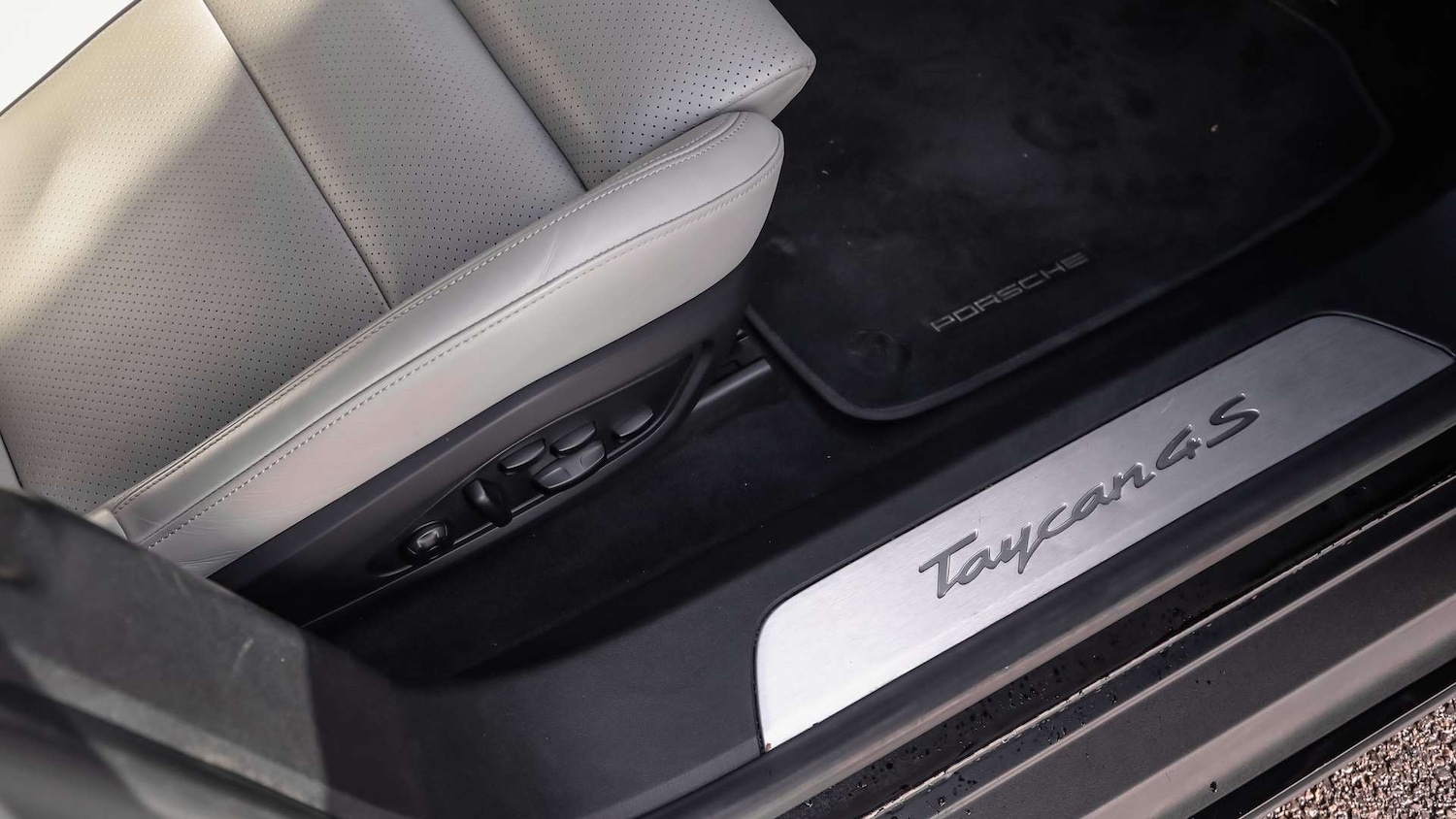 Used Porsche Taycan 2020 for sale - 76691983: Photo 17