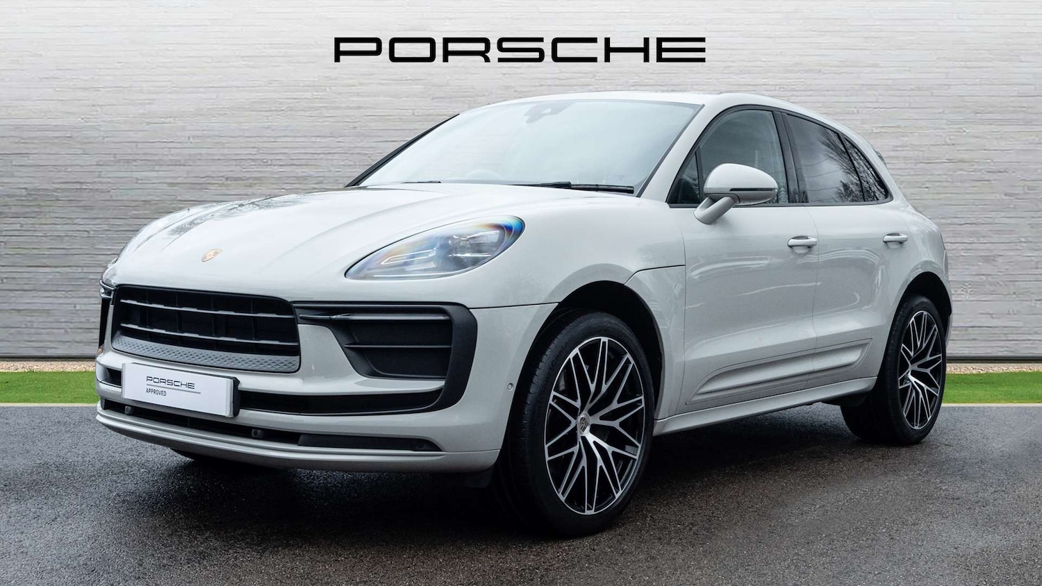 Used Porsche Macan 2021 for sale - 76774133: Photo 2