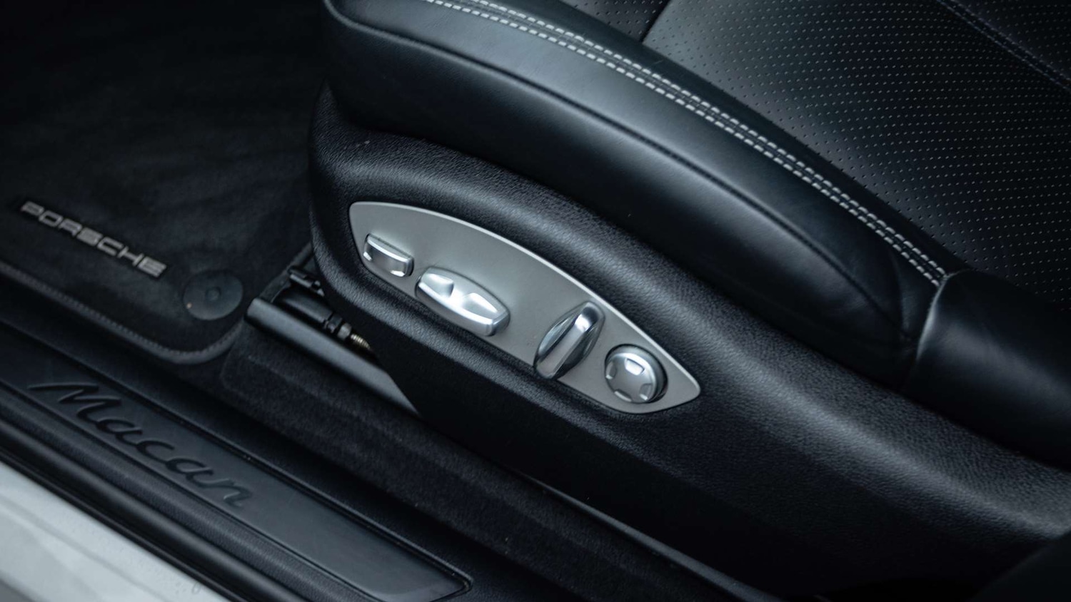 Used Porsche Macan 2021 for sale - 76774133: Photo 29