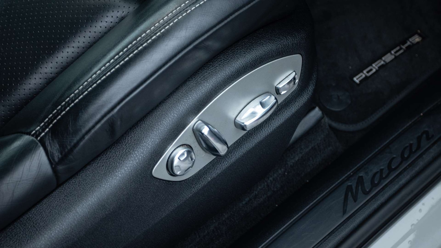 Used Porsche Macan 2021 for sale - 76774133: Photo 30