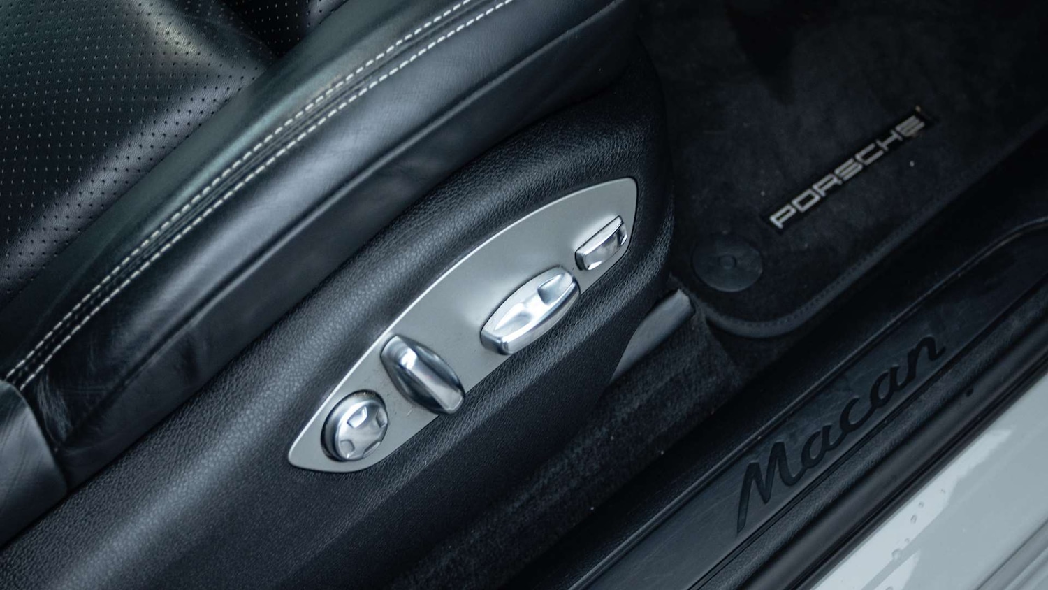 Used Porsche Macan 2021 for sale - 76774133: Photo 31